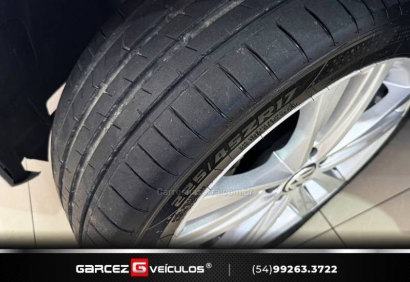VOLKSWAGEN - JETTA - 2015/2016 - Prata - R$ 92.000,00