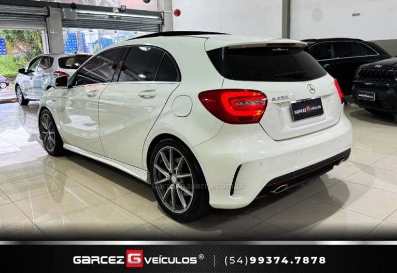 MERCEDES-BENZ - A 250 - 2014/2015 - Branca - R$ 119.900,00