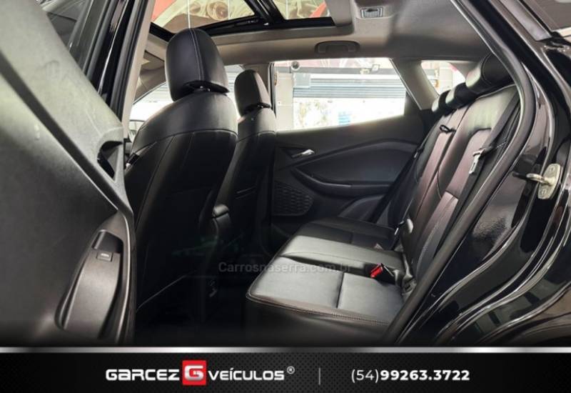 CHEVROLET - TRACKER - 2022/2023 - Preta - R$ 122.900,00