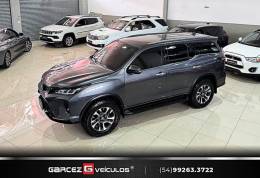 TOYOTA - HILUX SW4 - 2022/2022 - Cinza - R$ 349.900,00