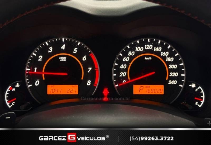 TOYOTA - COROLLA - 2013/2014 - Prata - R$ 72.000,00