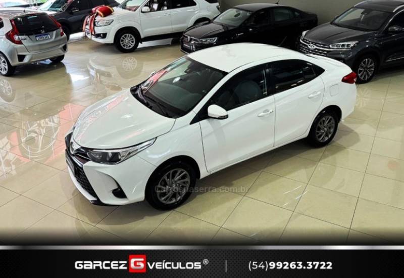 TOYOTA - YARIS - 2022/2023 - Branca - R$ 93.000,00