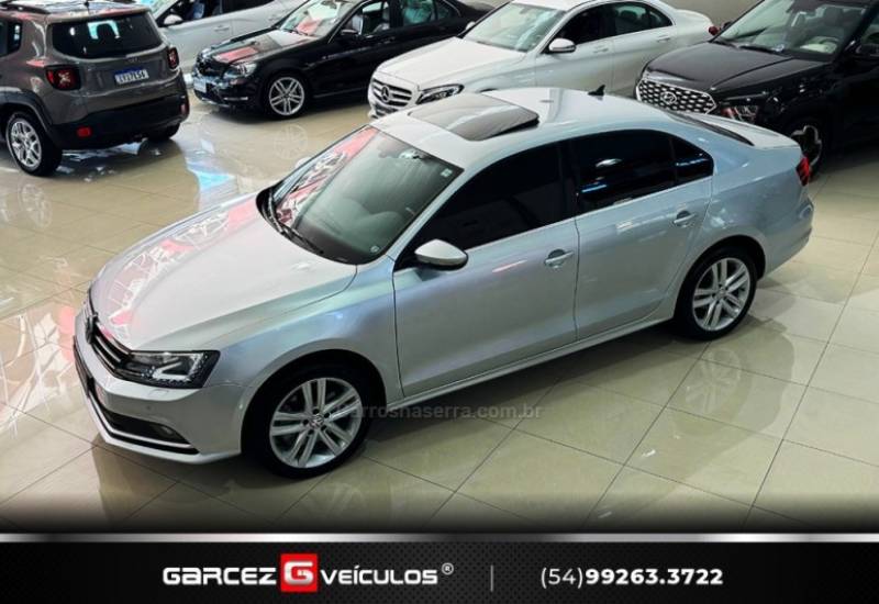 VOLKSWAGEN - JETTA - 2015/2016 - Prata - R$ 92.000,00