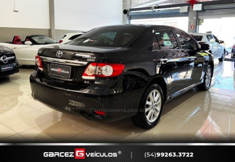 TOYOTA - COROLLA - 2012/2013 - Preta - R$ 77.900,00