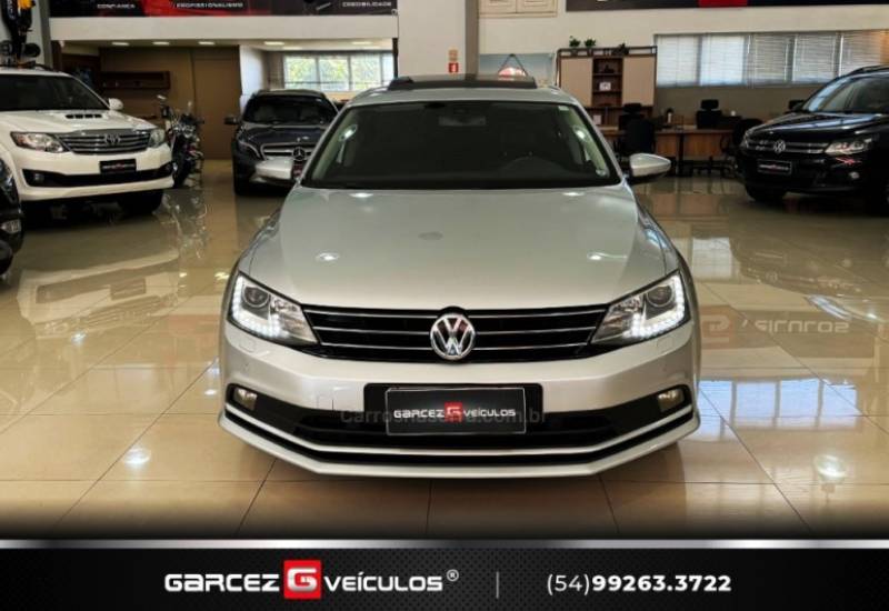 VOLKSWAGEN - JETTA - 2015/2016 - Prata - R$ 92.000,00