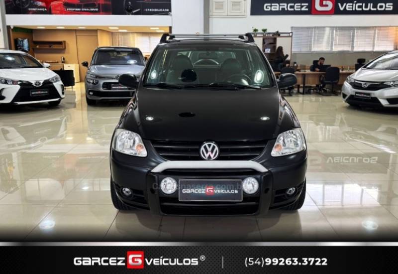 VOLKSWAGEN - CROSSFOX - 2005/2006 - Preta - R$ 32.900,00