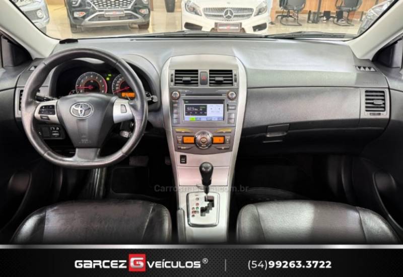 TOYOTA - COROLLA - 2013/2014 - Prata - R$ 72.000,00