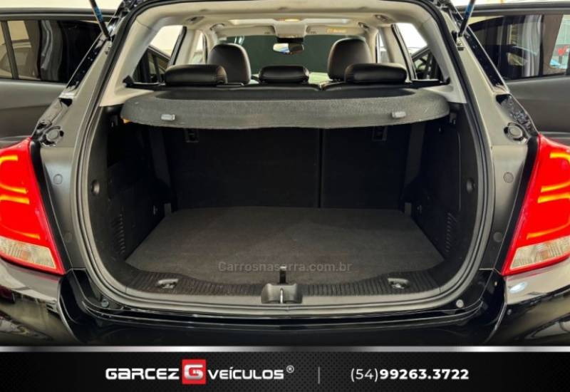 CHEVROLET - TRACKER - 2017/2018 - Preta - R$ 93.900,00