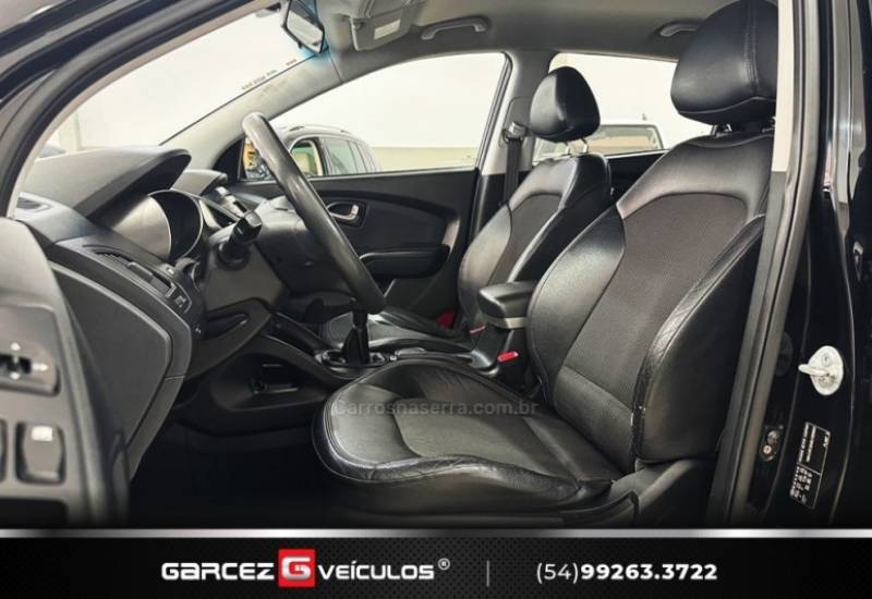 HYUNDAI - IX35 - 2010/2011 - Preta - R$ 59.900,00