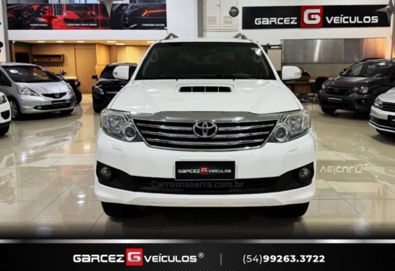 TOYOTA - HILUX SW4 - 2013/2013 - Branca - R$ 144.900,00