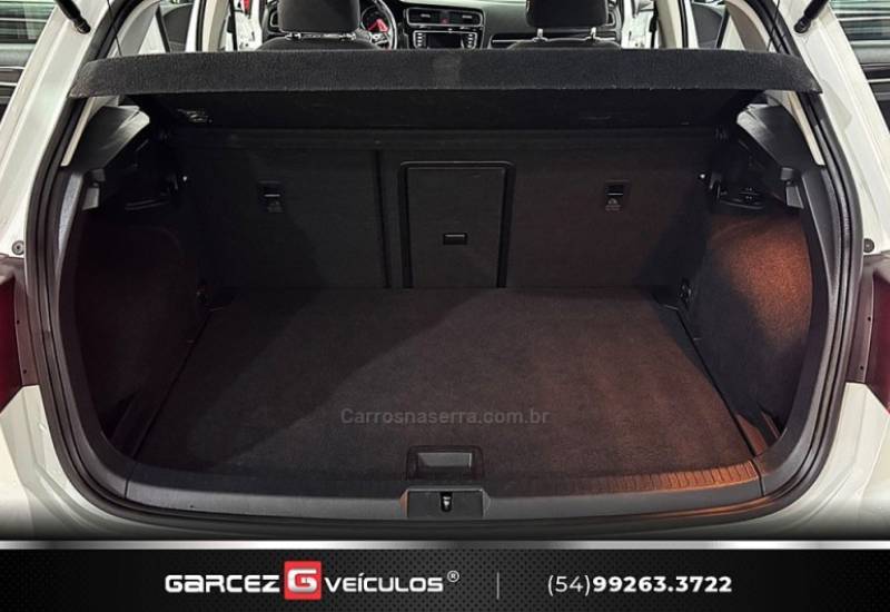 VOLKSWAGEN - GOLF - 2014/2015 - Branca - R$ 83.900,00