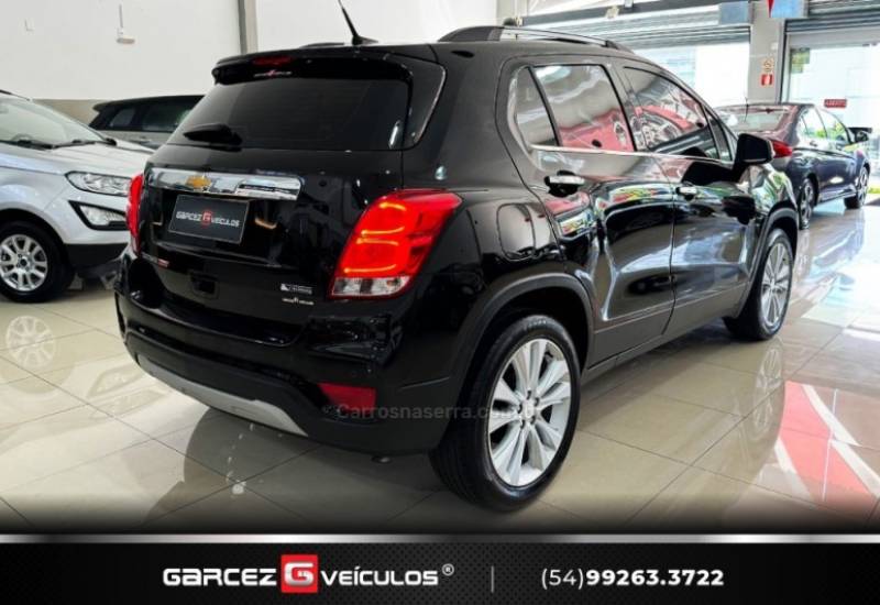 CHEVROLET - TRACKER - 2017/2018 - Preta - R$ 93.900,00