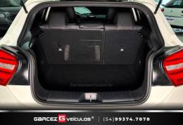MERCEDES-BENZ - A 250 - 2014/2015 - Branca - R$ 119.900,00