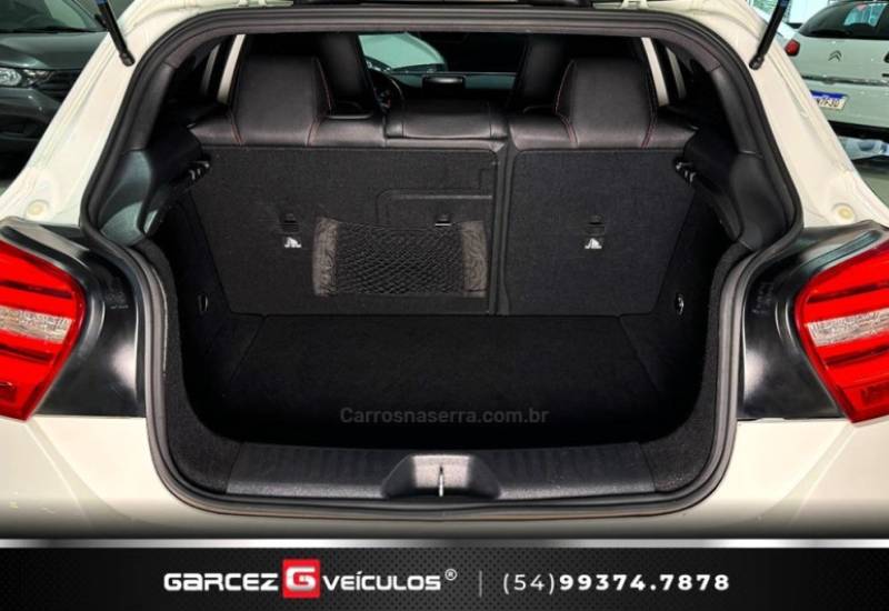 MERCEDES-BENZ - A 250 - 2014/2015 - Branca - R$ 119.900,00