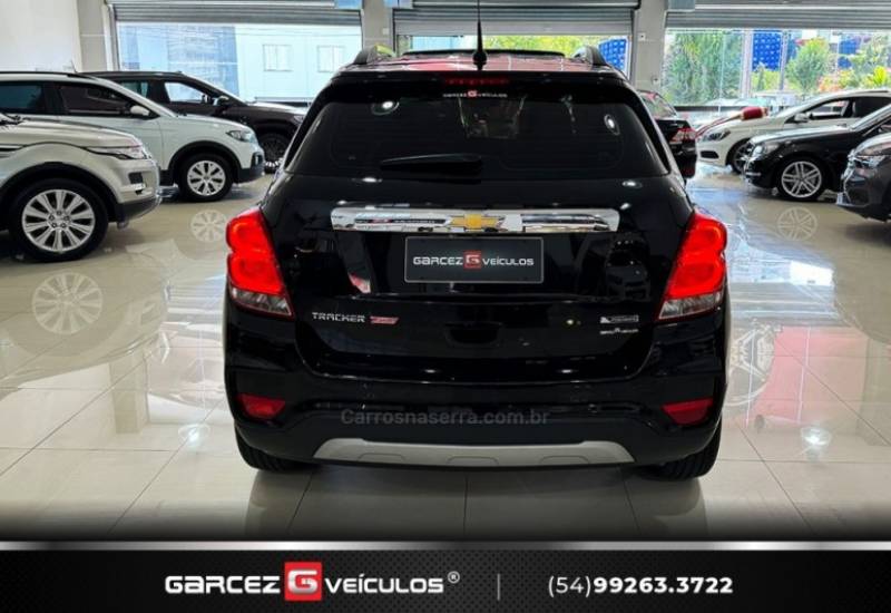 CHEVROLET - TRACKER - 2017/2018 - Preta - R$ 93.900,00