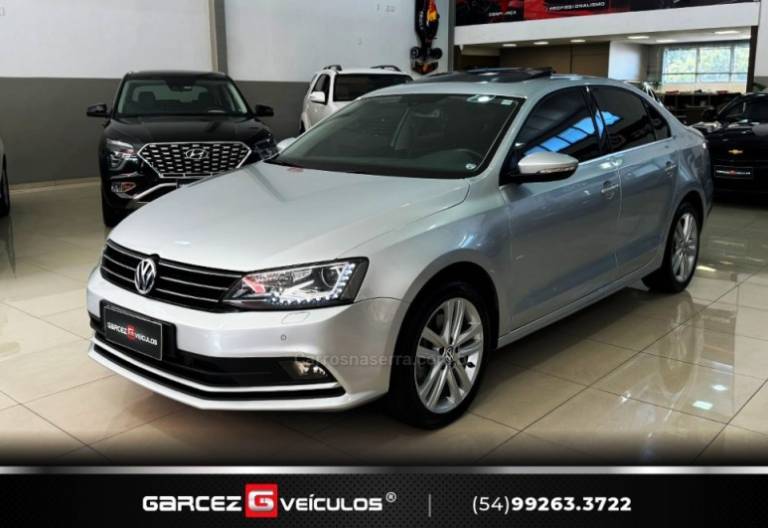 VOLKSWAGEN - JETTA - 2015/2016 - Prata - R$ 92.000,00