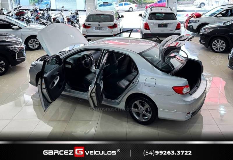 TOYOTA - COROLLA - 2013/2014 - Prata - R$ 72.000,00