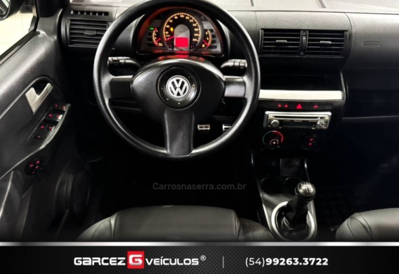 VOLKSWAGEN - CROSSFOX - 2005/2006 - Preta - R$ 32.900,00