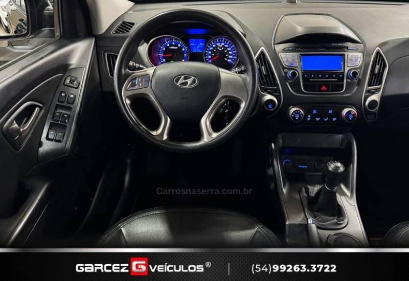 HYUNDAI - IX35 - 2010/2011 - Preta - R$ 59.900,00