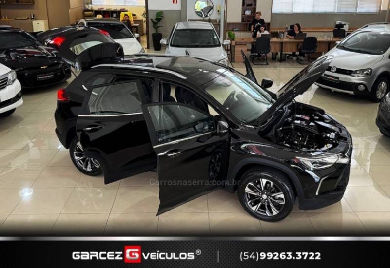 CHEVROLET - TRACKER - 2022/2023 - Preta - R$ 122.900,00