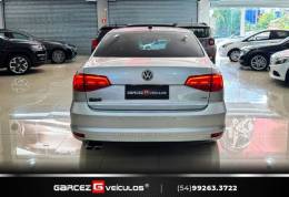 VOLKSWAGEN - JETTA - 2015/2016 - Prata - R$ 92.000,00