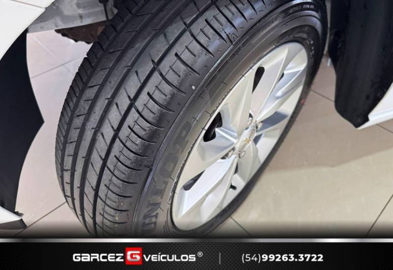 CHEVROLET - ONIX - 2022/2023 - Branca - R$ 72.000,00