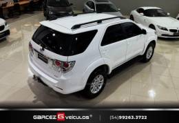 TOYOTA - HILUX SW4 - 2013/2013 - Branca - R$ 144.900,00