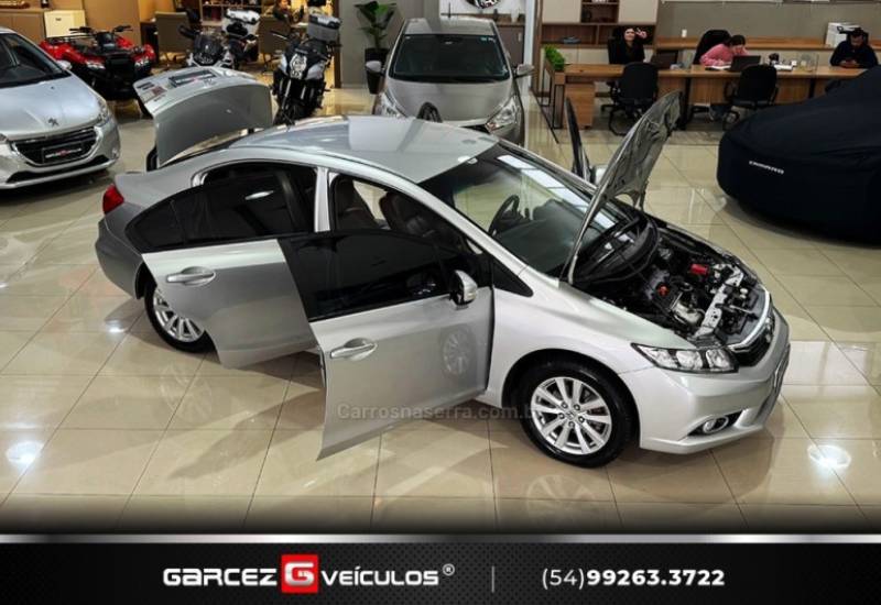 HONDA - CIVIC - 2013/2014 - Prata - R$ 74.900,00