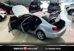 VOLKSWAGEN - JETTA - 2015/2016 - Prata - R$ 92.000,00