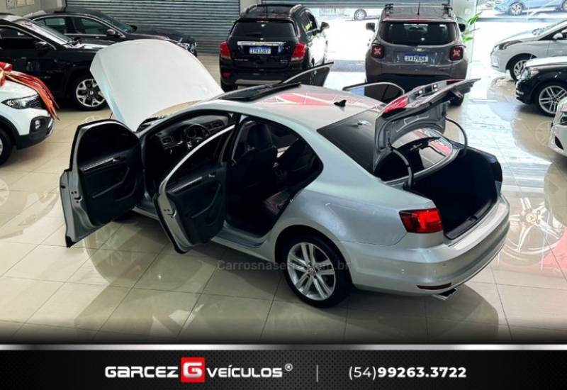 VOLKSWAGEN - JETTA - 2015/2016 - Prata - R$ 92.000,00