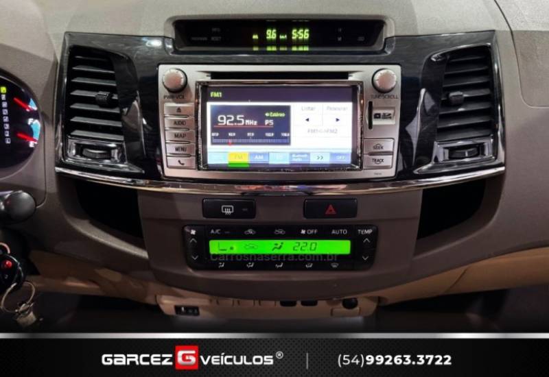 TOYOTA - HILUX SW4 - 2013/2013 - Branca - R$ 144.900,00