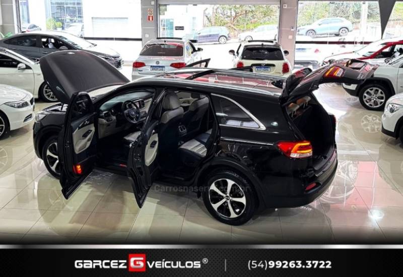KIA MOTORS - SORENTO - 2015/2016 - Preta - R$ 115.000,00