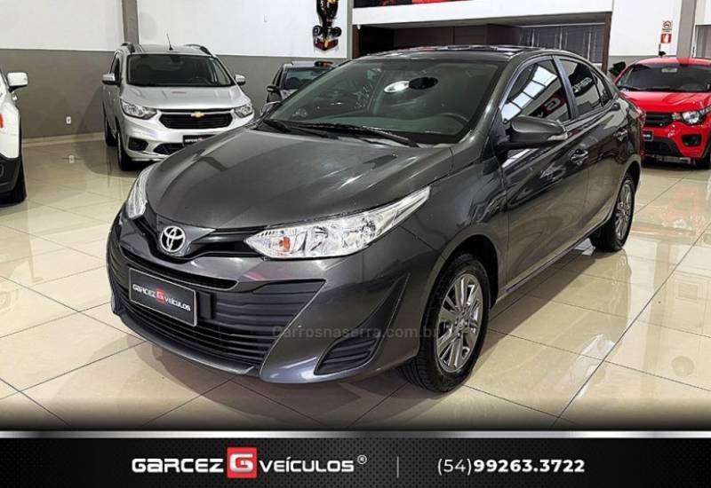 TOYOTA - YARIS - 2021/2022 - Cinza - R$ 84.900,00