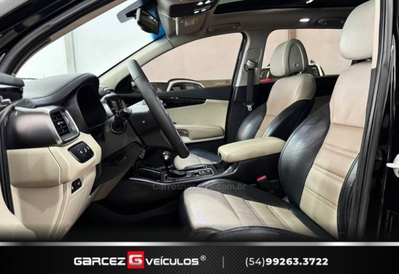 KIA MOTORS - SORENTO - 2015/2016 - Preta - R$ 115.000,00