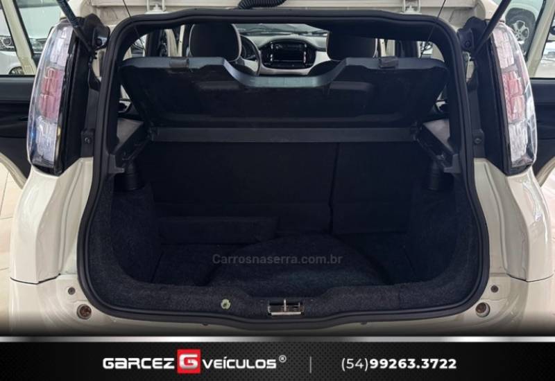 FIAT - UNO - 2014/2015 - Branca - R$ 45.900,00