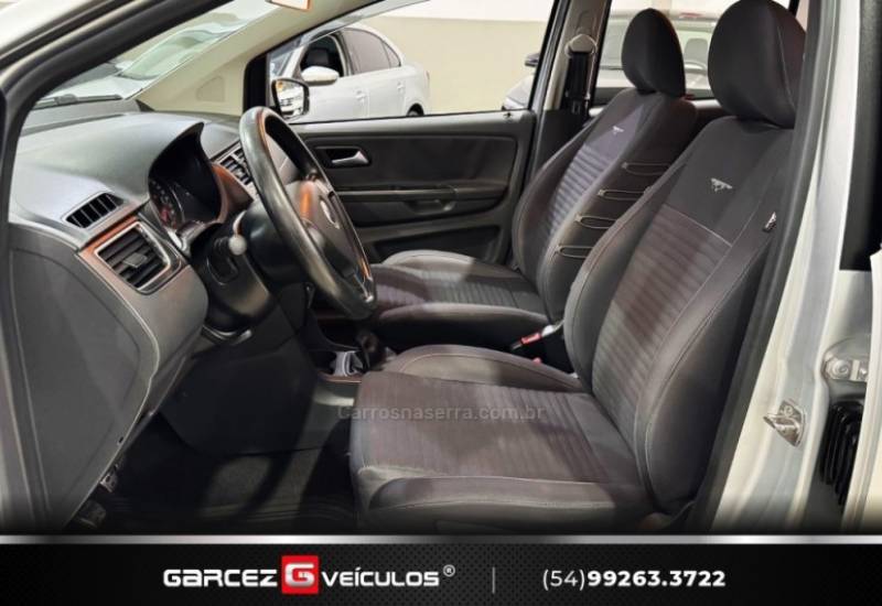 VOLKSWAGEN - CROSSFOX - 2010/2011 - Prata - R$ 45.900,00
