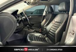 VOLKSWAGEN - JETTA - 2015/2016 - Prata - R$ 92.000,00