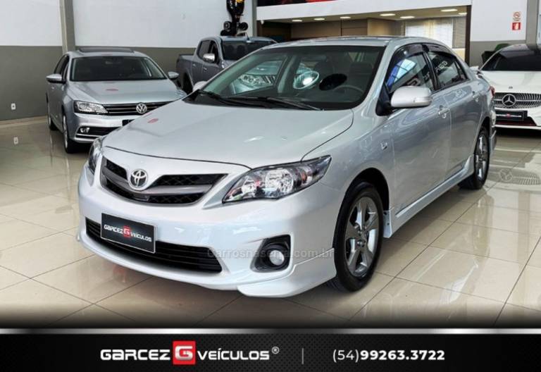 TOYOTA - COROLLA - 2013/2014 - Prata - R$ 72.000,00