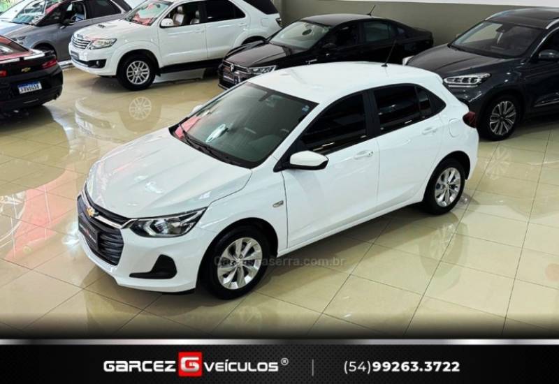 CHEVROLET - ONIX - 2022/2023 - Branca - R$ 72.000,00