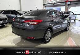 TOYOTA - YARIS - 2021/2022 - Cinza - R$ 84.900,00