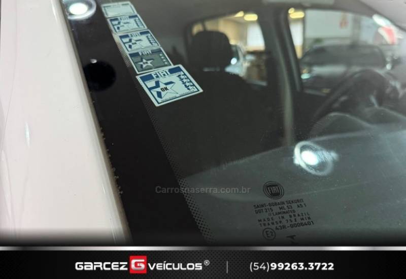 FIAT - UNO - 2014/2015 - Branca - R$ 35.900,00