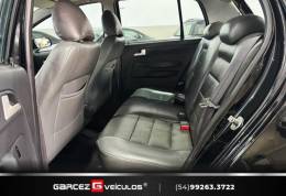 VOLKSWAGEN - CROSSFOX - 2005/2006 - Preta - R$ 32.900,00