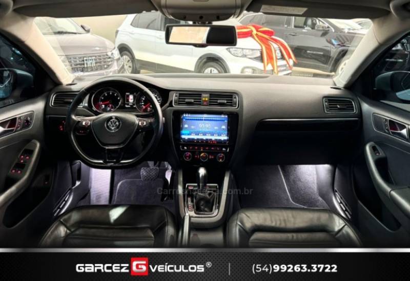 VOLKSWAGEN - JETTA - 2015/2016 - Prata - R$ 92.000,00