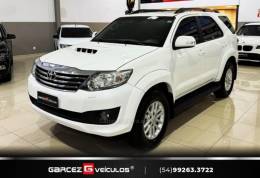 TOYOTA - HILUX SW4 - 2013/2013 - Branca - R$ 144.900,00