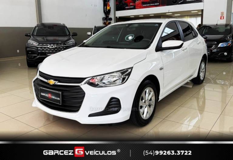 CHEVROLET - ONIX - 2022/2023 - Branca - R$ 72.000,00