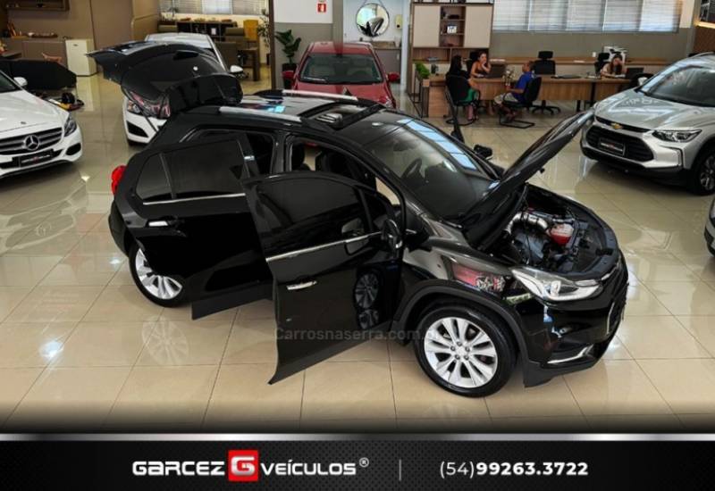 CHEVROLET - TRACKER - 2017/2018 - Preta - R$ 93.900,00