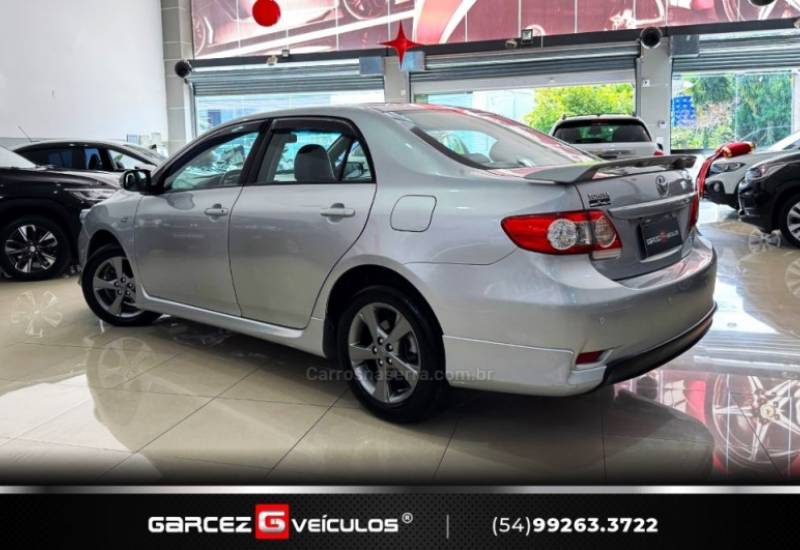 TOYOTA - COROLLA - 2013/2014 - Prata - R$ 72.000,00