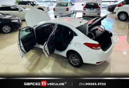 TOYOTA - YARIS - 2022/2023 - Branca - R$ 93.000,00