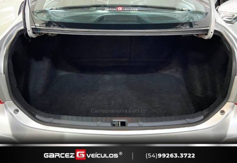 TOYOTA - COROLLA - 2013/2014 - Prata - R$ 72.000,00