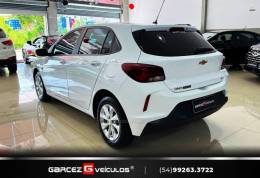 CHEVROLET - ONIX - 2022/2023 - Branca - R$ 72.000,00